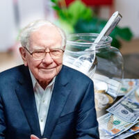Warren Buffett, inversionista: "No ahorres lo que te queda después de gastar; gasta lo que te queda después de ahorrar"; el hábito que explica buena parte de su filosofía financiera 