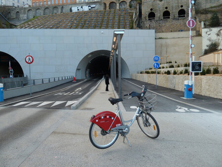 Túnel bajo la colina de la Croix-Rousse