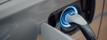 
Europa acelera sus planes para instalar enchufes para coches eléctricos cada 60 km y repostar hidrógeno cada 100 