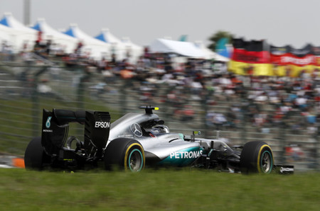 Rosberg, inalcanzable para Hamilton en un nuevo fracaso de McLaren en casa de Honda