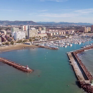 Se come pescado fresco y tiene una playa eterna: el pueblo poco conocido de Valencia que escapa a la masificación