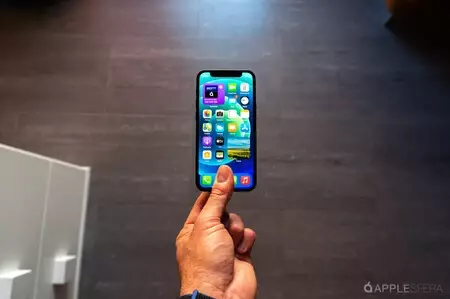 アップルのiphone 12ミニ