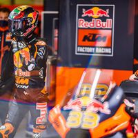 KTM declara la guerra a la aerodinámica en MotoGP: "Los alerones de las motos están haciendo las carreras aburridas" 