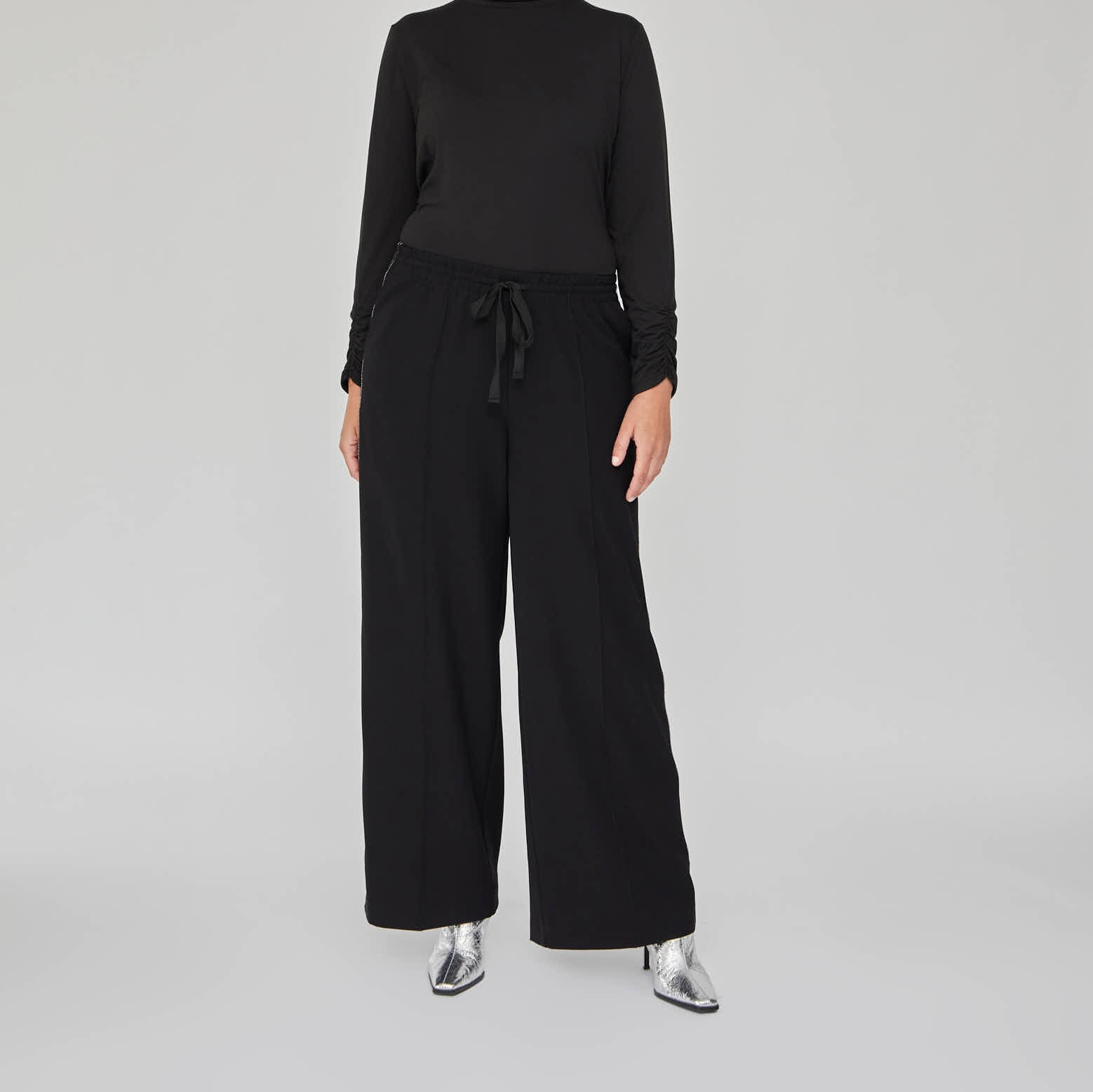 October
Pantalón de mujer con cinturilla elástica y rib lateral
