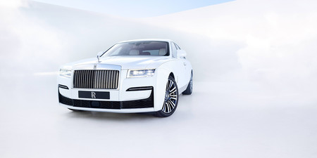 Rolls-Royce Ghost 2021, el heredero del lujo británico se pone al día con más tecnología y un poderoso corazón V12