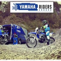 ¿Quieres sentirte casi como un piloto profesional de enduro? Pues conviértete en Yamaha Riders 