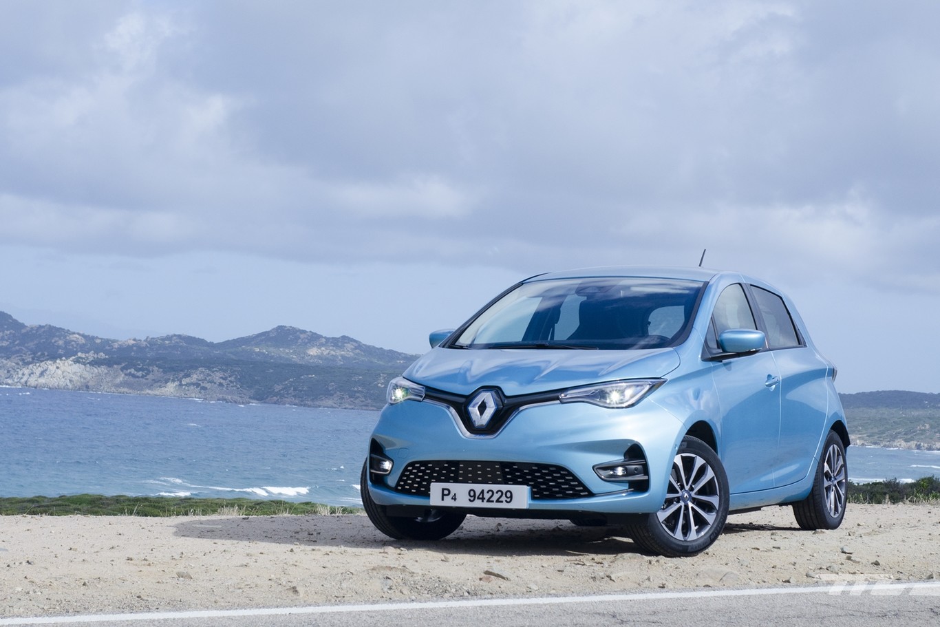 Probamos el Renault ZOE: un coche eléctrico más allá de lo urbano con 135 CV y hasta 395 km de autonomía