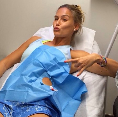 Bar Refaeli: ahora me opero, ahora me voy a la playa