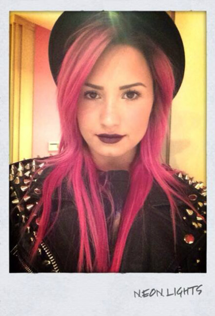 Demi Lovato tiñe su vida de color rosa chillón