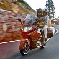 Los intercomunicadores serán legales en moto gracias a la última modificación en la Ley de Tráfico aprobada por el Senado