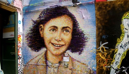 El centro Anna Frank pide a Facebook que elimine todas las páginas que nieguen el Holocausto