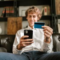 No registrar tu celular con la CURP no solo pone en riesgo tu línea: también puede dejarte fuera de tu app bancaria 