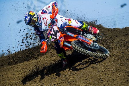 Desastre para Andrea Dovizioso: se ha roto la clavícula haciendo motocross y tendrá que pasar por el quirófano