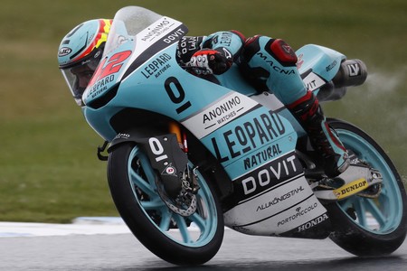 Marcos Ramírez consigue la primera pole position de su carrera en una caótica clasificación en Australia