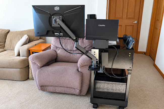 Un usuario crea un soporte para PC que cree que no interesará a nadie, pero otros señalan que su idea es mejor de lo que cree