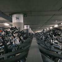 El Gobierno quiere que los edificios incluyan plazas para bicis. Hay un problema: la vivienda ya no soporta más costes