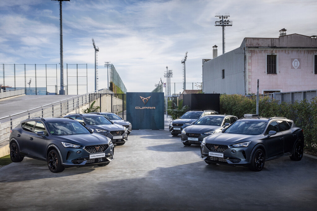 CUPRA entrega autos nuevos al equipo del FC Barcelona y Formentor es el preferido por los jugadores