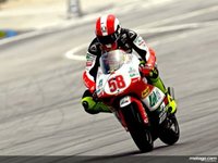 Marco Simoncelli demuestra su fuerza y se anota la pole position