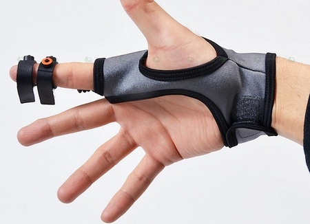 Controlar el ordenador a lo Minority Report es posible con el nuevo guante de Thanko