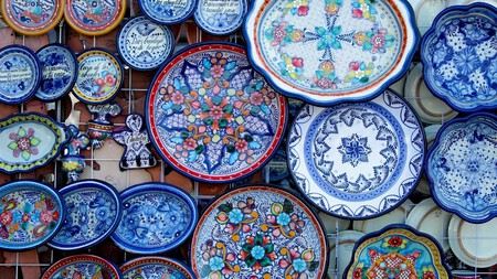 Cómo distinguir la talavera auténtica de la falsa: tips rápidos para identificar la original poblana