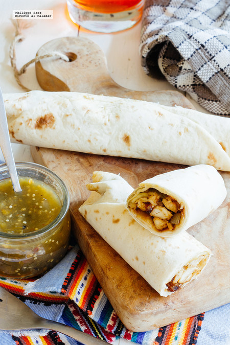 Burritos de pollo y queso. Receta mexicana fácil