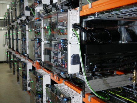 Daimler construye una macro-estación de almacenamiento energético con 1.000 baterías del Smart ForTwo eléctrico