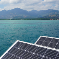 China ha estrenado su primer parque solar flotante en el mar: paneles que suben y bajan con la marea 