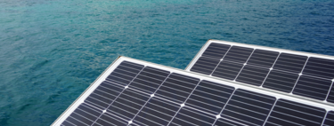 China ha estrenado su primer parque solar flotante en el mar: paneles que suben y bajan con la marea 