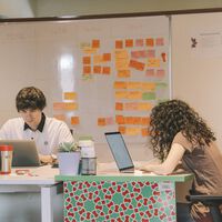 El mayor temor era que la IA nos quitara el trabajo. La realidad es que está reemplazando a quienes están aprendiendo a trabajar