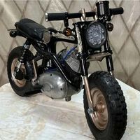 Han convertido una vieja máquina de coser en una moto con un motor clásico. Pero hay un problema: nadie logra que arranque 