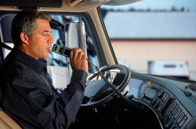 La DGT quiere que llevemos un nuevo dispositivo más en los vehículos: obligatorio en 2022