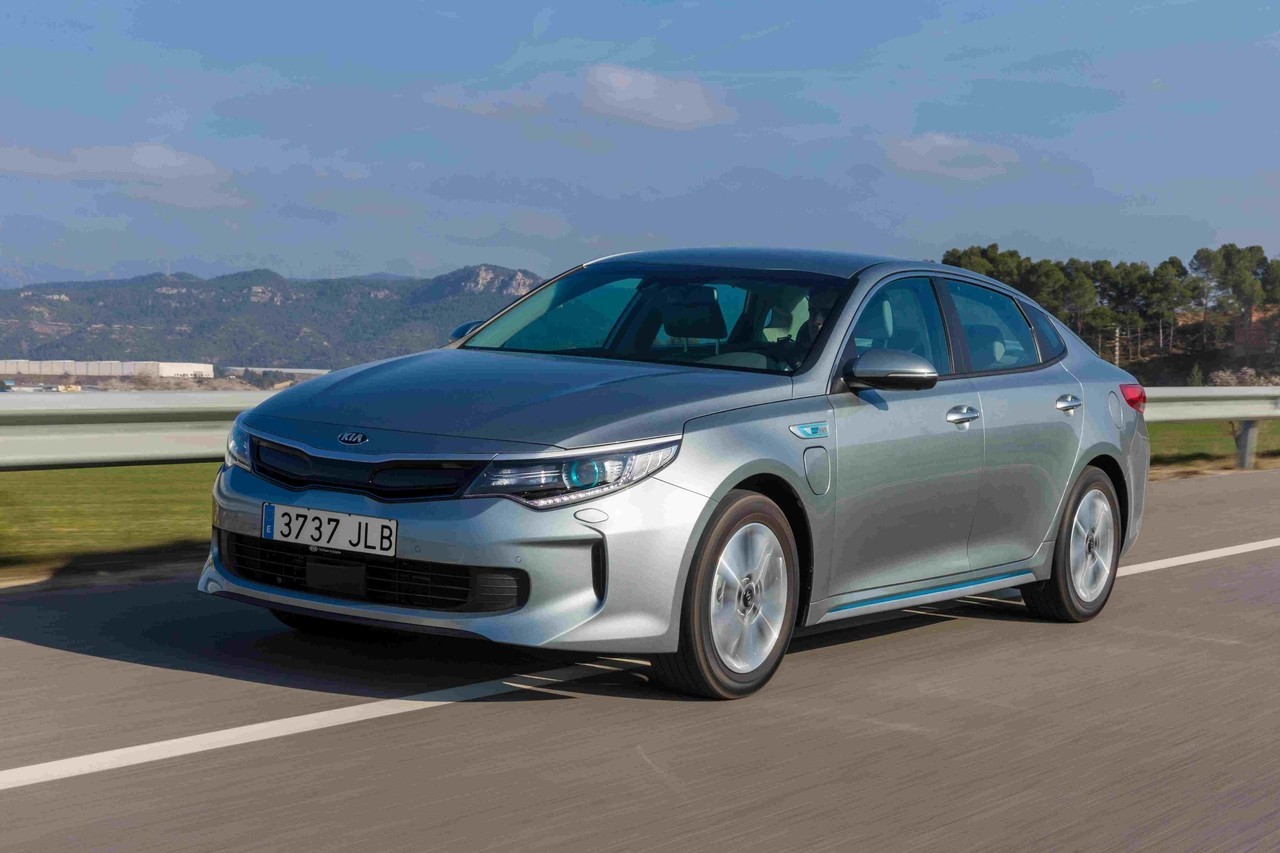 Otro que se apunta al grupo de los híbridos enchufables, el Kia Optima