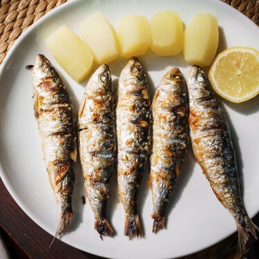 Un manjar apestoso: por qué nos repele el olor a sardinas si huelen igual que otros pescados y cómo cocinarlas para evitarlo 