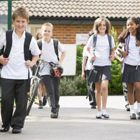 Si no hay vacuna, se volverá a los colegios en septiembre con la mitad de alumnos por aula, asegura la ministra de Educación