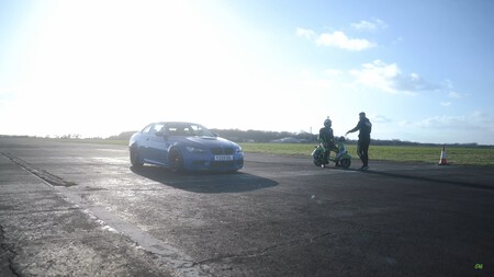 Bmw M3 Vs Vespa 001