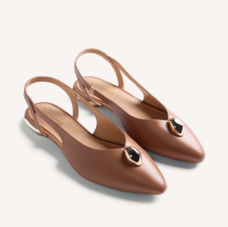 Bailarinas planas destalonadas de piel con detalle de joya de Gioseppo

