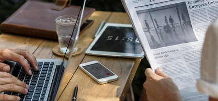 El 56,8 % de los lectores españoles de prensa se informa a través de redes sociales, aunque sólo lee titulares y alguna noticia