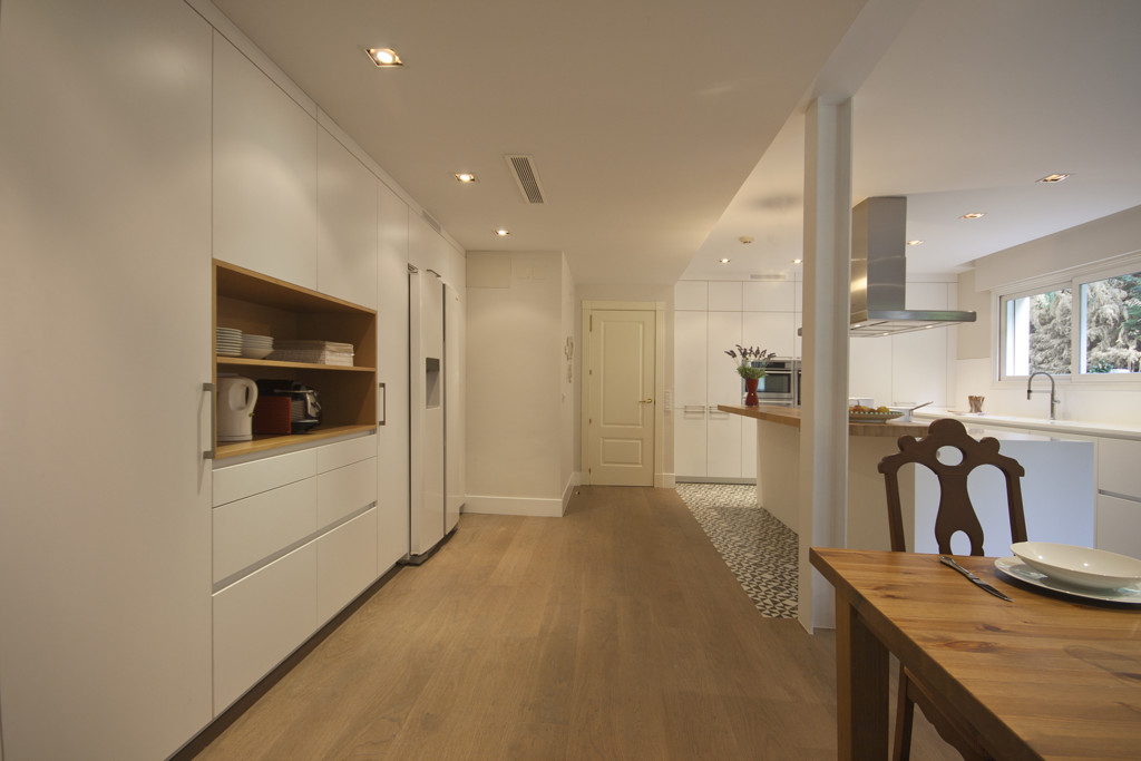 Una buena idea: separar ambientes en la cocina con baldosa hidráulica