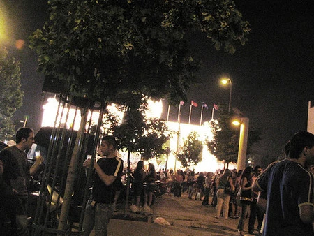 ¿Sale rentable hacer botellón al abrigo de un bar?