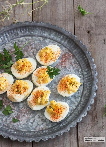 Receta de huevos endiablados o deviled eggs. Receta norteamericana