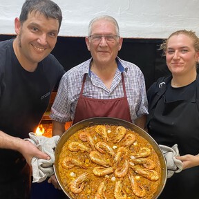 El restaurante de Torrent con 150 años al que peregrinan los valencianos por sus almuerzos a 8 euros y arroces a la leña 