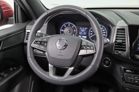 SsangYong Musso Sports volante