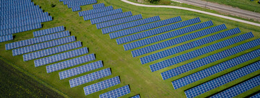 Hemos instalado tantos paneles solares que la red no sabe qué hacer con ellos. Y los inversores acaban de darse cuenta 