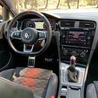 "Intentaremos eliminar los plásticos baratos". Volkswagen se la va a jugar para mejorar el interior de sus coches con una idea innovadora: tela