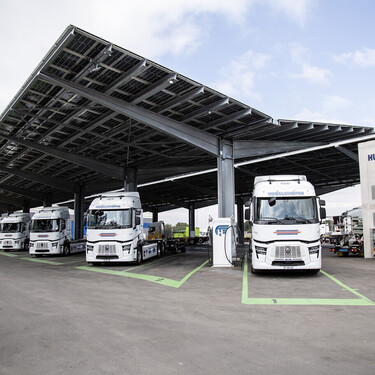 El camión diésel tiene los días contados: ya se venden más de 10.000 camiones eléctricos al año en Europa. Volvo, Mercedes, Renault y MAN pelean por la corona