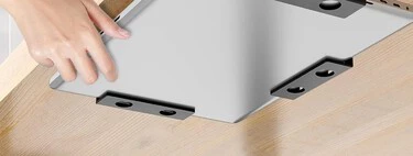 Poner tu Mac bajo el escritorio no es tan mala idea: llevo un año probándolo y me recuerda al iMac sumergido de 2006