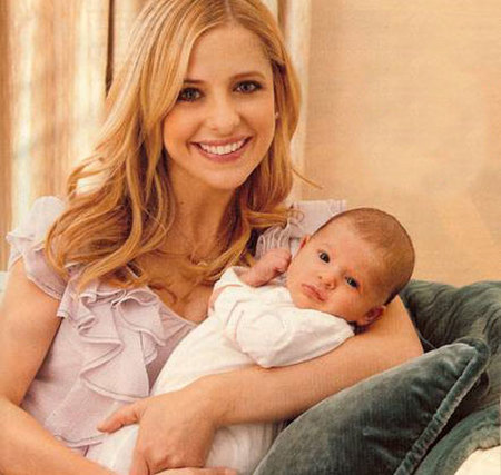 Sarah Michelle Gellar nos enseña a su nena