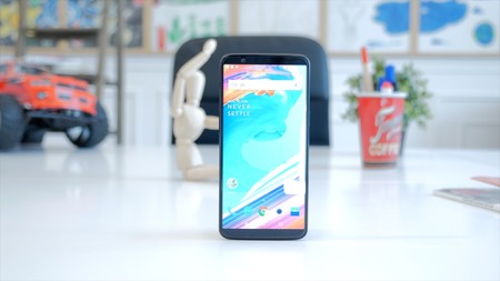Ya puedes descargar los fondos de pantalla del OnePlus 5T para usarlos en tu móvil