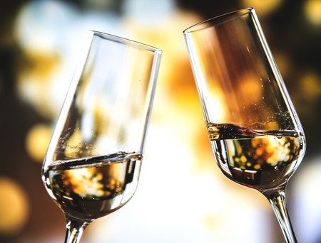 ¿Qué puede pasar si embarazada o lactando esta noche brindas con alcohol?