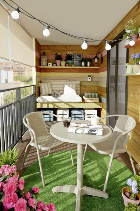 Plan comer al aire libre: así se aprovecha un mini balcón